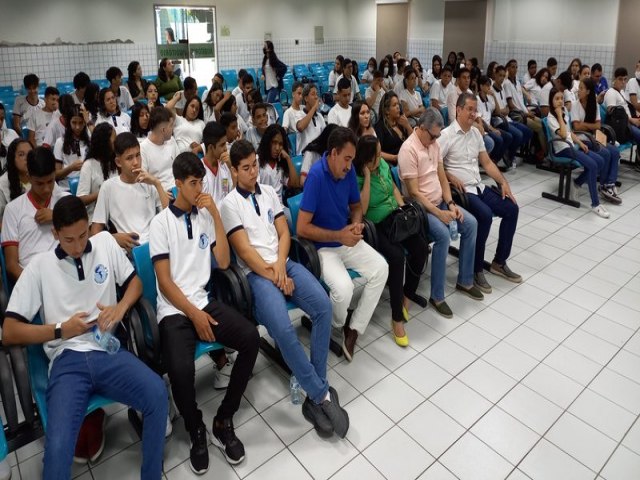 Ipanguau: Campus recebe visita de curso Prepara IF de Ass 