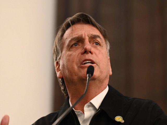 Bolsonaro diz que não viu “nada demais” na aprovação da PEC que limita os poderes do STF