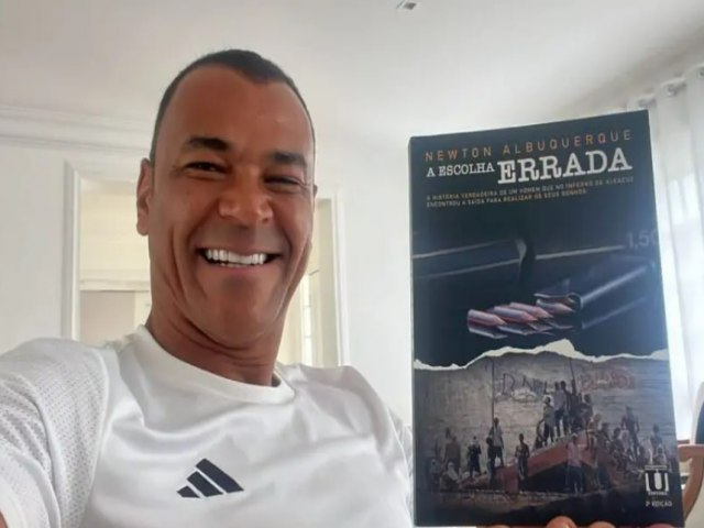 Capitão do Penta, Cafu ganha livro de ex-presidiário que vivenciou o Massacre de Alcaçuz