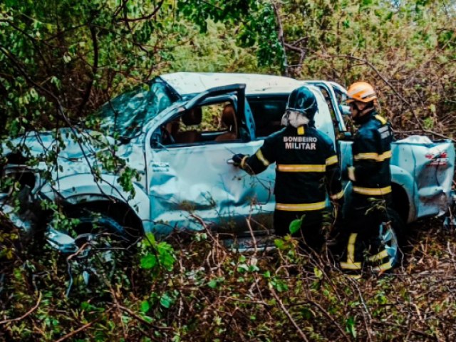 Capotamento na BR 304 prximo ao trevo de Para deixa duas pessoas feridas 