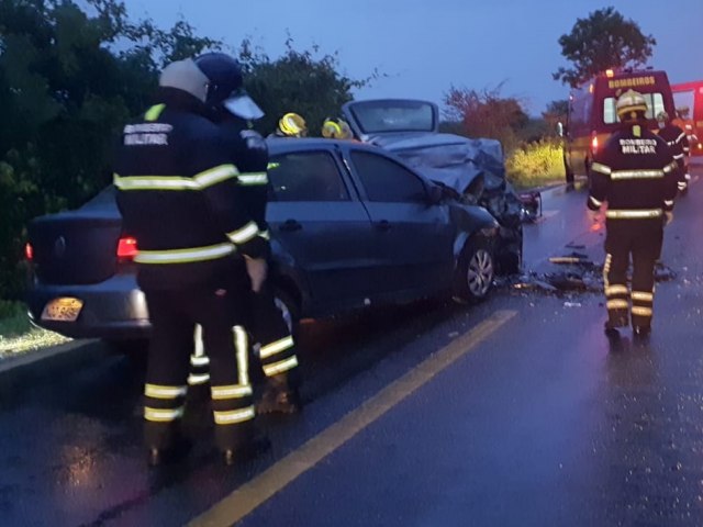 Tragdia: Coliso frontal envolvendo dois carros deixa saldo de quatro vtimas fatais 