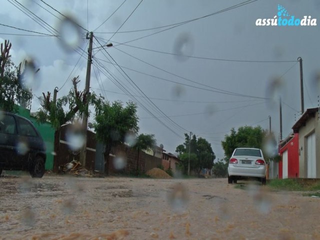 Maior acumulado de chuva em Assú neste domingo (18) se aproximou dos 150 milímetros 