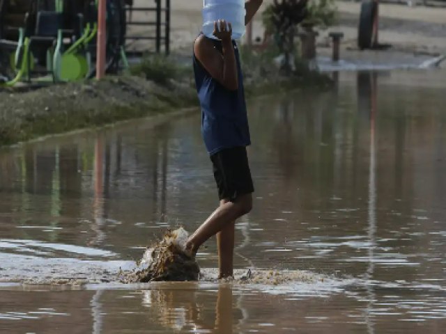 Brasil teve mais de 200 mil internaes causadas por doenas relacionadas  gua sem tratamento, s em 2020