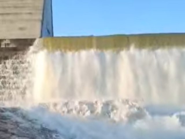 Barragem de Oiticica, no Serid, amanhece sangrando com bom volume dgua