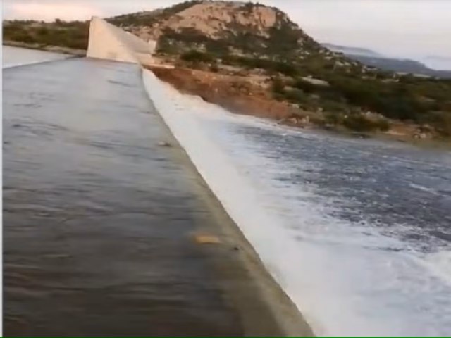 Barragem Oiticica comea a sangrar e guas vo para a Armando Ribeiro Gonalves 