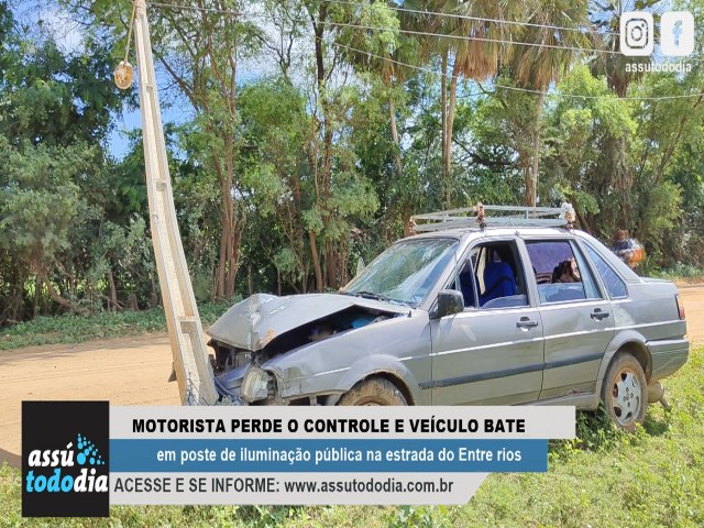 Motorista perde o controle e veculo bate em poste de iluminao pblica na estrada do Entre rios 