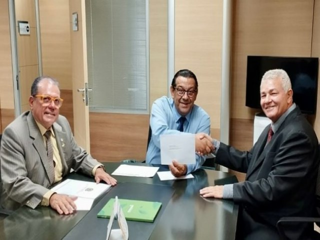 Diretor de projetos do IDEHAC se reuniu em Braslia com Secretrio Nacional de Habitao e Chefe de Gabinete do Ministro das Cidades 