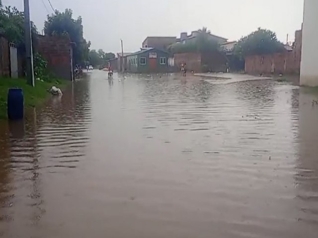 gua do Patax comea a entrar em mais um bairro de Ipanguau 