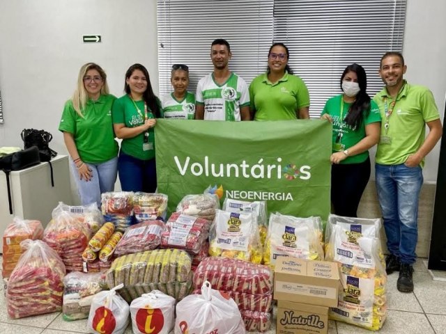 Famlias de Ipanguau recebem 382 quilos de alimentos doados por Grupo de Voluntrios da Neoenergia Cosern