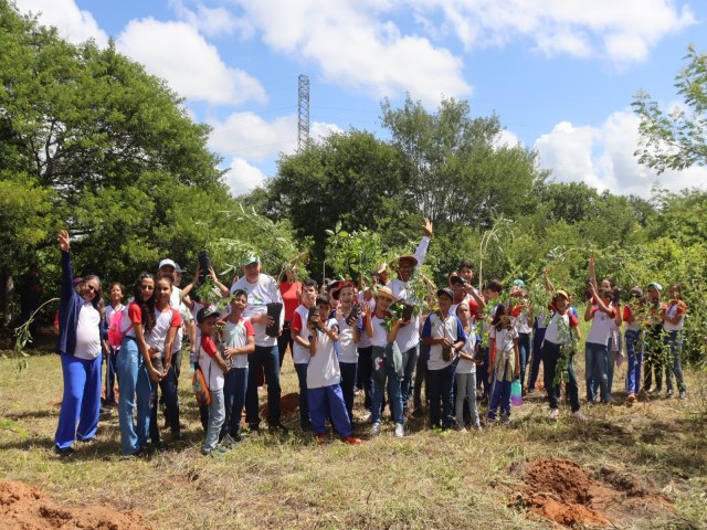 Projeto apoiado pela Petrobras realiza plantio de mudas nativas com a participao de estudantes em Ass e outros municpios