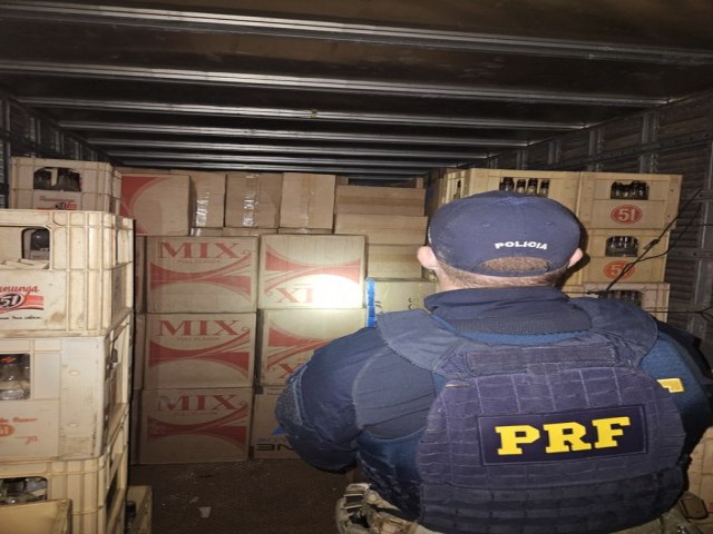 PRF apreendeu 145 mil maos de cigarro contrabandeado em Ass nesta sexta-feira (17)