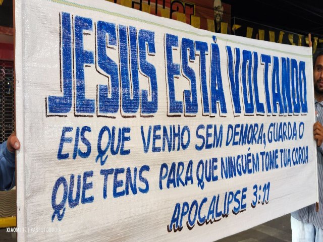 F e estratgia: Grupo de cristos aproveita perodo festivo para anunciar o Evangelho no centro de Ass