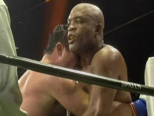 Anderson Silva e Sonnen no empolgam no ringue, mas despedida da lenda do MMA emociona pblico