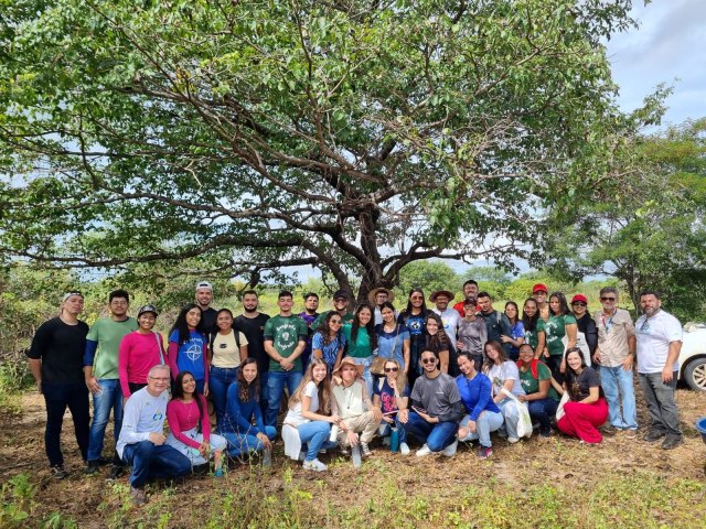 Projeto Vale Sustentvel, estudantes e professores da UERN promovem reflorestamento em rea rural de Guamar e Ass