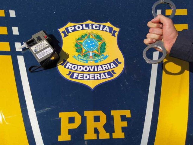 PRF prende trs homens e recupera dois veculos no interior do Rio Grande do Norte