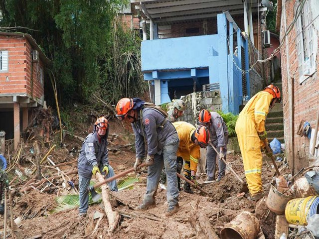 Senado analisa PEC que destina parte do Oramento para preveno de desastres  