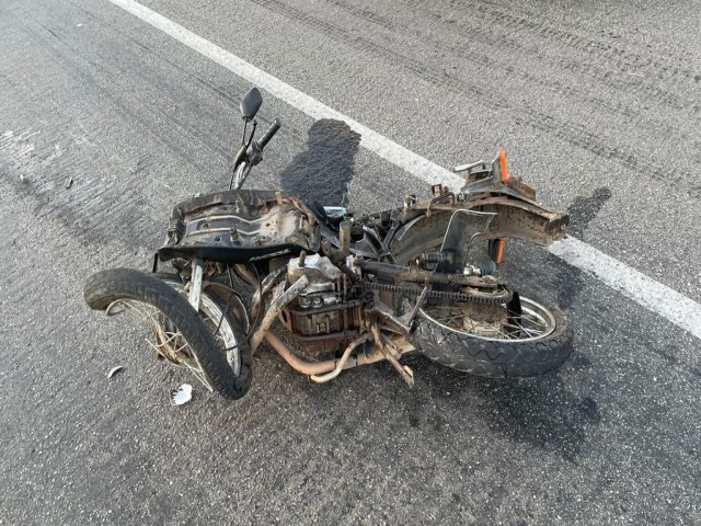 Acidente envolvendo carro e moto deixa uma pessoa morta na BR 304 em Ass