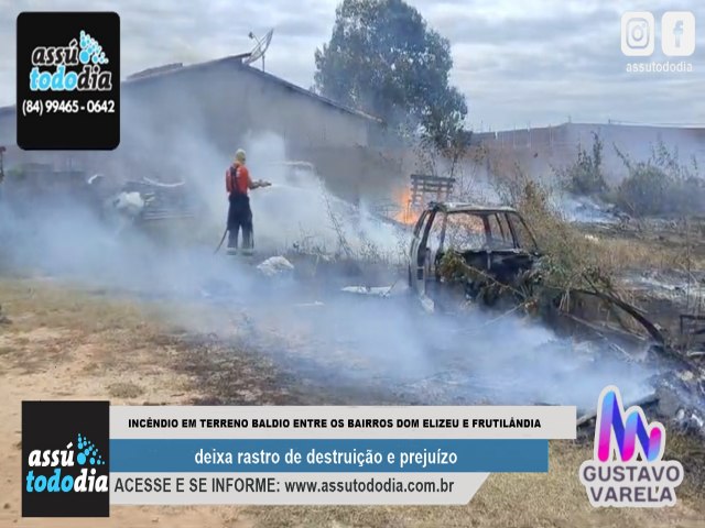 Incndio em terreno baldio entre os bairros Dom Elizeu e Frutilndia destruiu um carro e uma carroceria de caminho