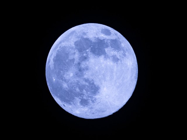 Superlua azul ilumina o cu nesta segunda-feira (19)  