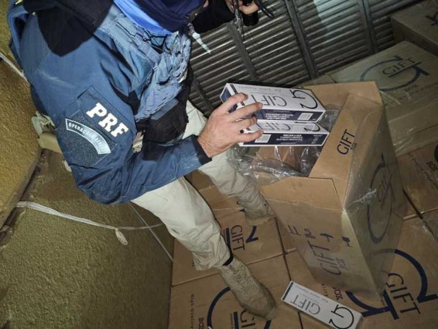 Carga com 72 mil maos de cigarros contrabandeados  apreendida pela PRF em Campo Grande