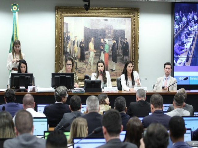 Relator apresenta parecer favorvel  anistia para envolvidos nos atos de 08 de janeiro  