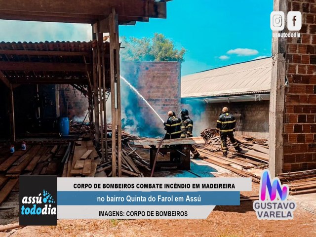 Corpo de Bombeiros combate incndio em madeireira no bairro Quinta do Farol em Ass