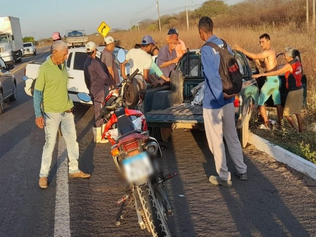 Coliso envolvendo dois carros deixa trs pessoas feridas a BR 304 em Ass