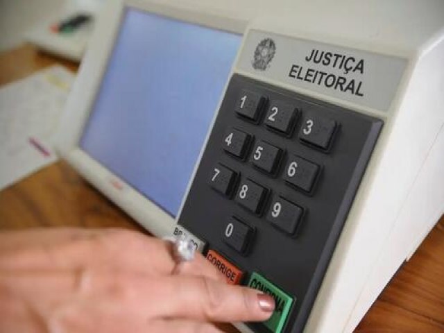 463 mil candidatos concorrem a cargos de prefeitos, vices e vereadores