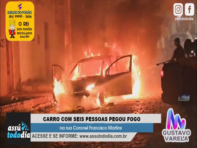 Carro pegou fogo na rua Coronel Francisco Martins