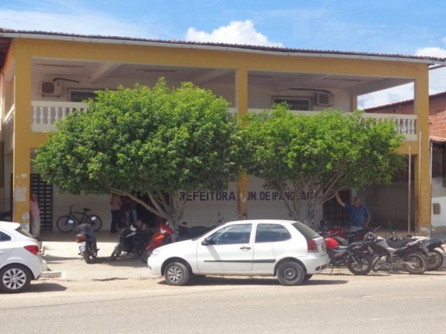 Mdicos de Ipanguau denunciam calote de empresa terceirizada pela Prefeitura