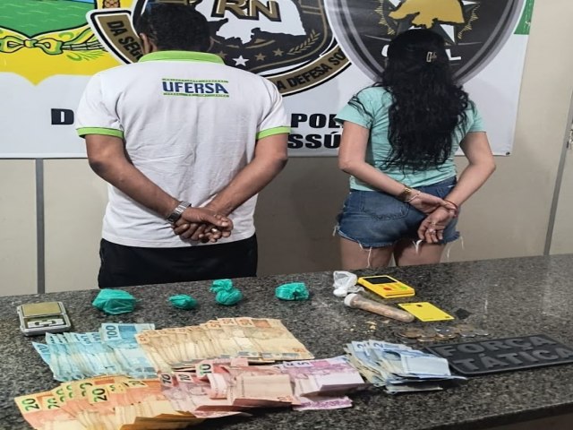 For�a T�tica apreende drogas, dinheiro fracionado e conduz suspeitos por tr�fico em Ass�