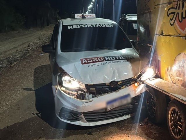 Carro parado sem luz em rodovia provoca acidente com três veículos na RN 016 Carro parado sem luz em rodovia provoca acidente com três veículos na RN 016