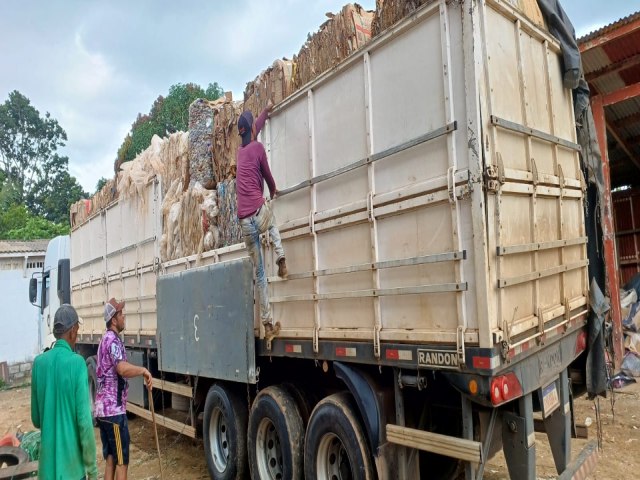 Catadores de material reciclvel reclamam a falta de apoio da atual administrao municipal