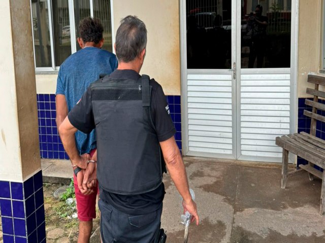 PM prende homem que tentou matar a prpria me a facadas, no municpio de Rio Maria