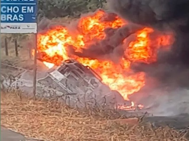 Caminho perde o controle, bate em poste e pega fogo entre Redeno e Cumaru do Norte   