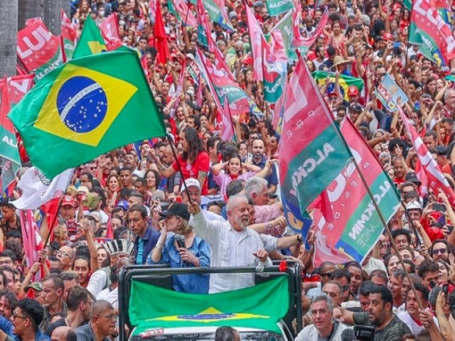 Mais pobres, mulheres e jovens garantem crescimento de Lula na reta final