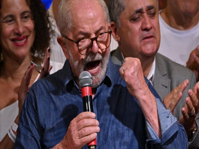 Lula foi alertado por aliados sobre custo poltico de carona em jato de empresri