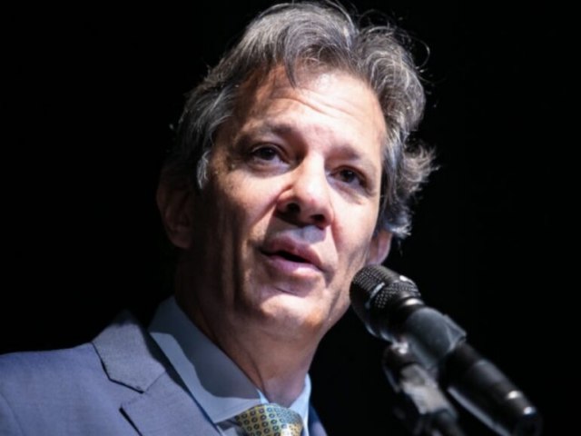 Em Davos Haddad diz que quer pobres pagando menos e ricos pagando mais imposto