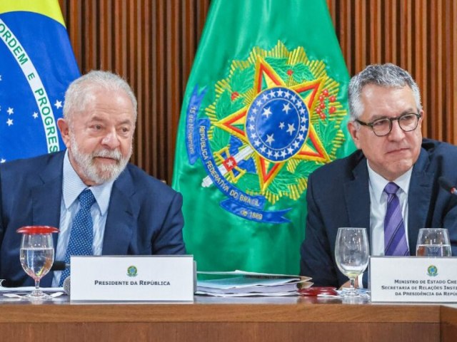 Padilha anuncia Conselho da Federao e a retomada de 10 mil obras paradas