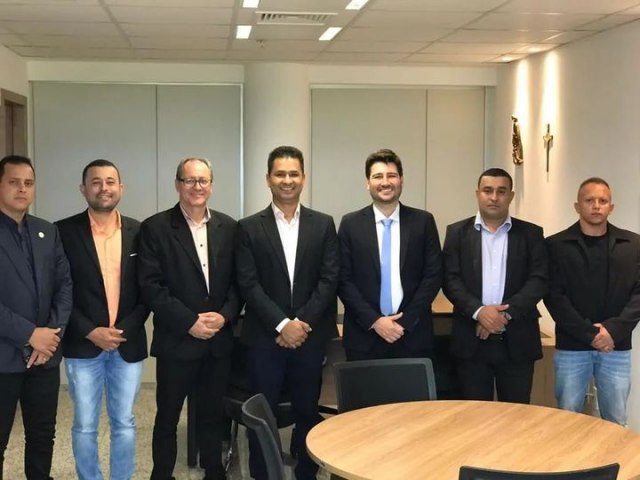 Miro Maral, e Presidente da Camara de Vereadores Rafael Torinha, Caio Andrade, Airton Pires, Sandro Alvarenga  e Alexandre Vozinho  na posse do Deputado  Wagner Neto  na Alego 