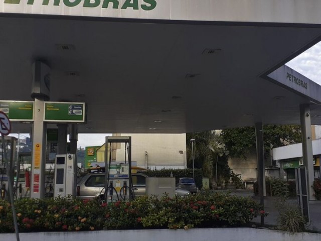 Petrobrs anuncia reduo de R$ 0,40 no diesel