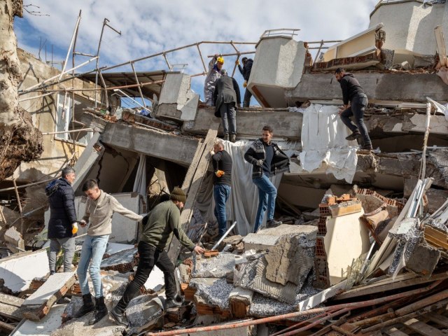 Nmero de mortos em terremoto na Turquia e Sria passa de 11 mil