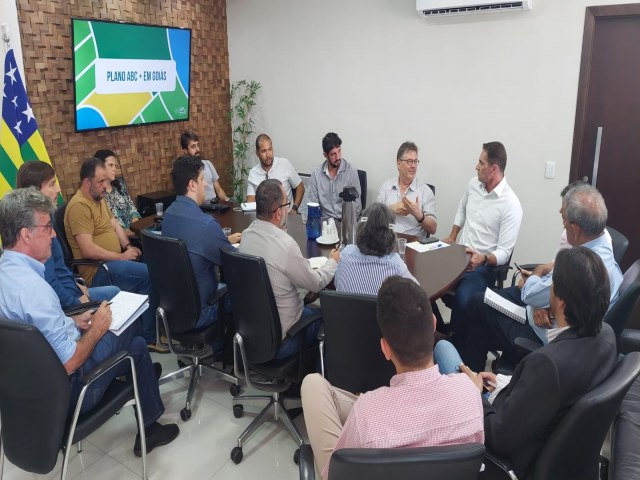 A EMBRAPA FLORESTAS PARTICIPOU DE UMA REUNIO TCNICA COM O SECRETRIO DE AGRICULTURA, PECURIA E ABASTECIMENTO DE GOIS,