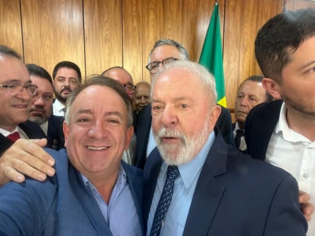 Vilmar participa com Lula do lanamento do 'Mos  Obra' e anncio de reajuste na merenda escolar