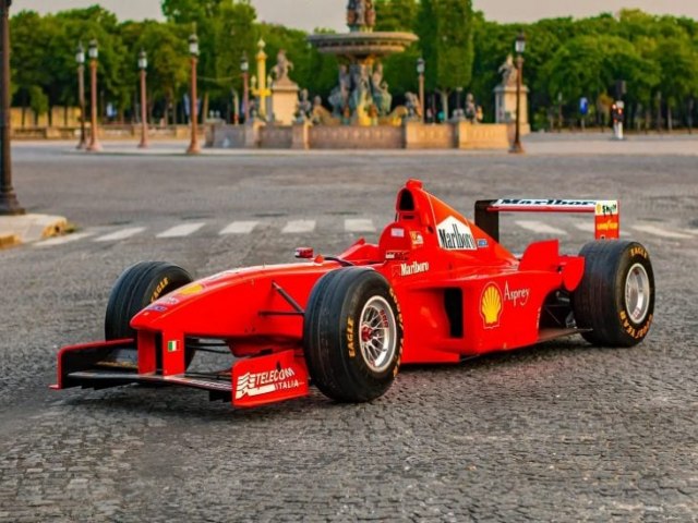 Carro usado por Schumacher para encerrar jejum da Ferrari na F-1 vai a leilo