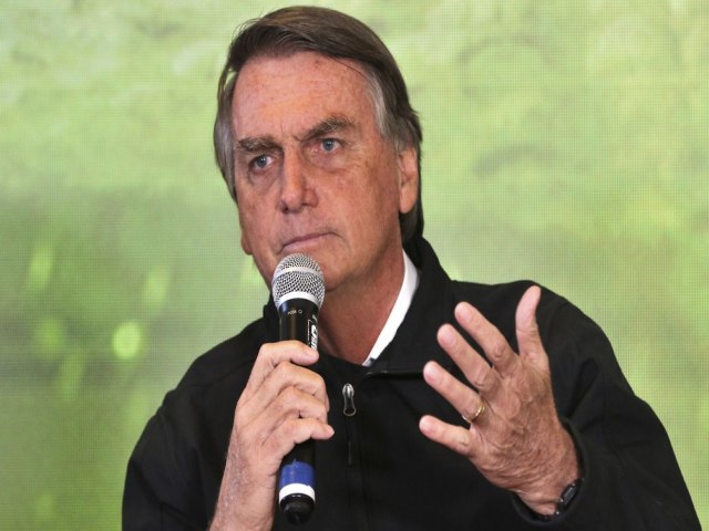 Bolsonaro volta ao Brasil aps 89 dias nos EUA