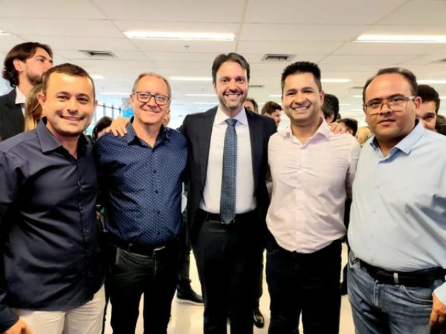 Deputado Wagner Neto ?Miro Maral, Vereador Sandro Alvarenga, Vereador Ailton Pires e Dr River Siqueira presente na  posse do Alexandre Baldy na  Agehab 