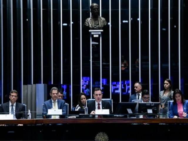 Simone Tebet enquadra Campos Neto em sesso sobre juros no Senado e cobra reduo da Selic