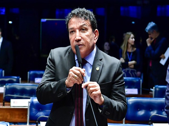 Aras pede inqurito contra senador Magno Malta por ofensas a Vini Jr.