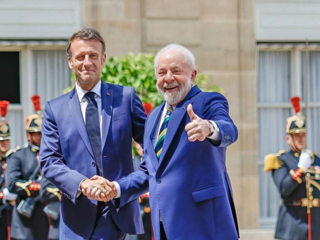 Lula arranca promessa de Macron de US$ 100 bi anuais para o clima